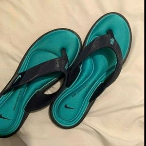 Womens Nike sandal/flip flops